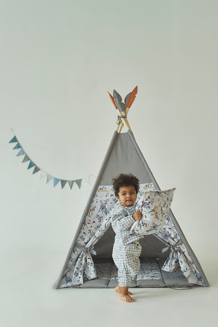 Teepee tent for kids, ideal Christmas gift and birthday surprise