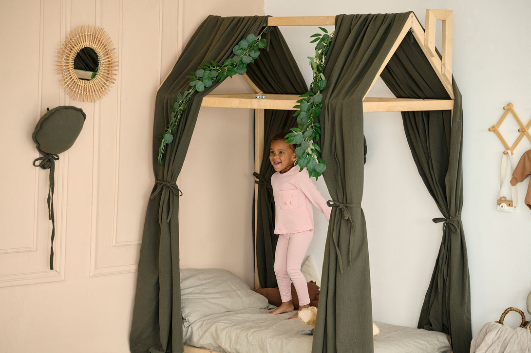 Toddler&#39;s Khaki Green Room Decor