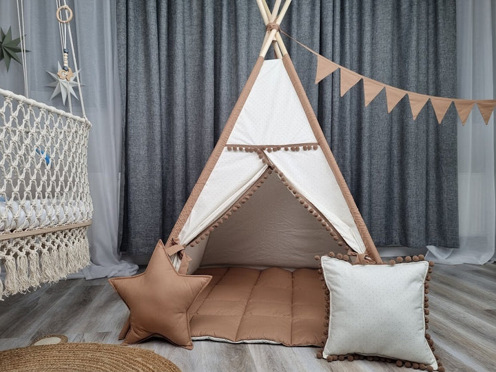 Children&#39;s room teepee with playful design